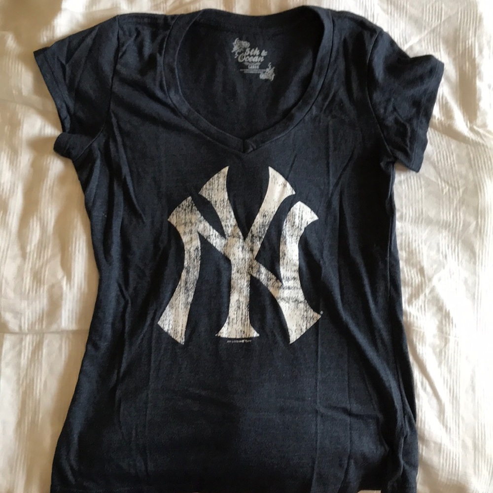Women’s Yankees Tee